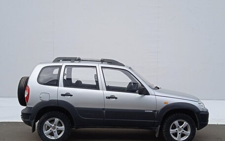 Chevrolet Niva I рестайлинг, 2010 год, 335 000 рублей, 4 фотография
