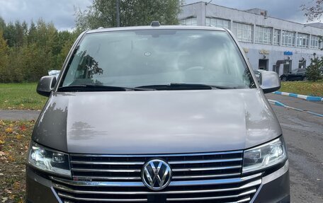 Volkswagen Caravelle T6 рестайлинг, 2021 год, 5 600 000 рублей, 1 фотография