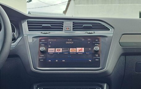 Volkswagen Tiguan II, 2018 год, 2 200 000 рублей, 18 фотография