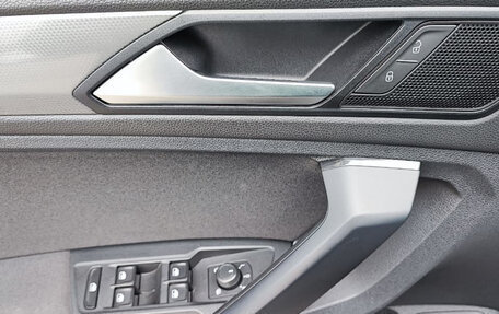 Volkswagen Tiguan II, 2020 год, 2 690 000 рублей, 16 фотография