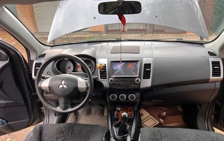 Mitsubishi Outlander III рестайлинг 3, 2009 год, 920 000 рублей, 9 фотография