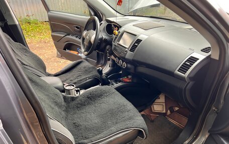 Mitsubishi Outlander III рестайлинг 3, 2009 год, 920 000 рублей, 8 фотография