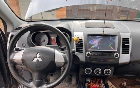 Mitsubishi Outlander III рестайлинг 3, 2009 год, 920 000 рублей, 10 фотография