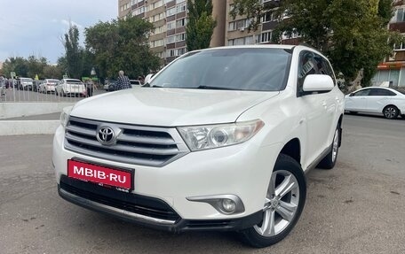 Toyota Highlander III, 2012 год, 2 100 000 рублей, 1 фотография