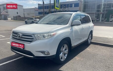 Toyota Highlander III, 2012 год, 2 100 000 рублей, 2 фотография