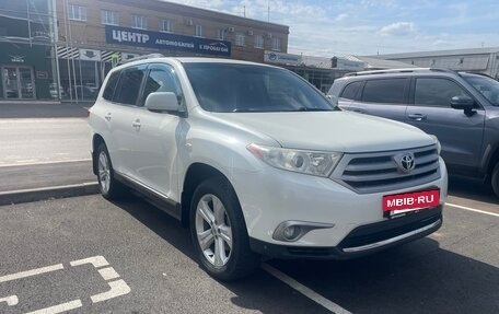 Toyota Highlander III, 2012 год, 2 100 000 рублей, 3 фотография