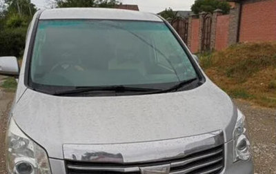 Toyota Noah III, 2010 год, 1 900 000 рублей, 1 фотография