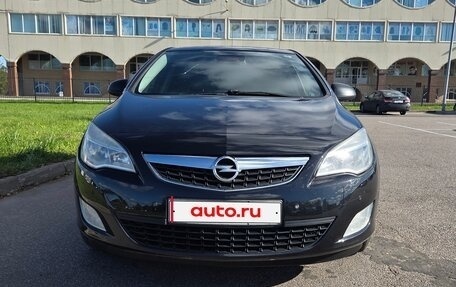 Opel Astra J, 2011 год, 650 000 рублей, 1 фотография