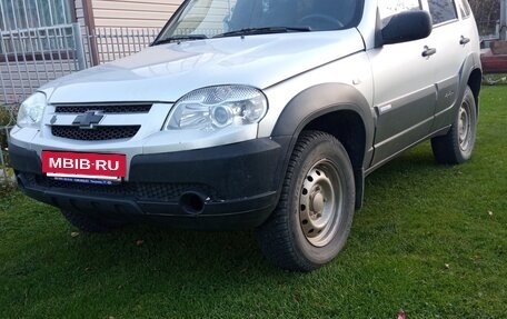 Chevrolet Niva I рестайлинг, 2011 год, 510 000 рублей, 3 фотография