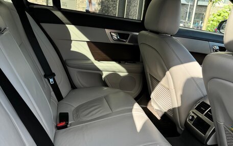 Jaguar XF I рестайлинг, 2011 год, 2 000 000 рублей, 11 фотография