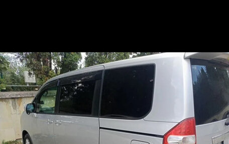 Toyota Noah III, 2010 год, 1 900 000 рублей, 4 фотография