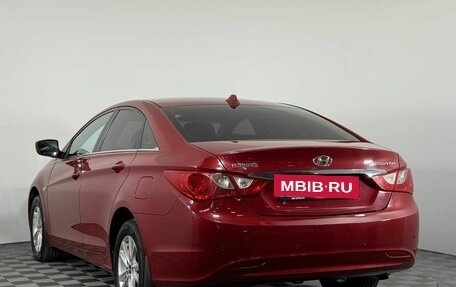 Hyundai Sonata VI, 2011 год, 905 000 рублей, 7 фотография