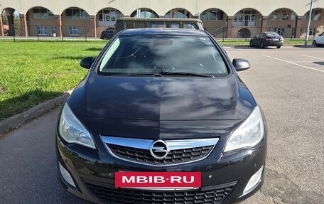 Opel Astra J, 2011 год, 650 000 рублей, 2 фотография