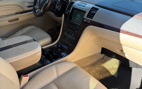 Cadillac Escalade III, 2007 год, 1 430 000 рублей, 9 фотография