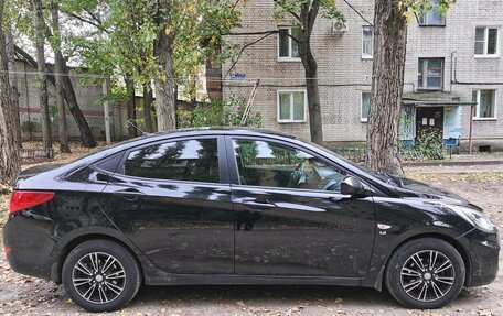 Hyundai Solaris II рестайлинг, 2011 год, 610 000 рублей, 4 фотография