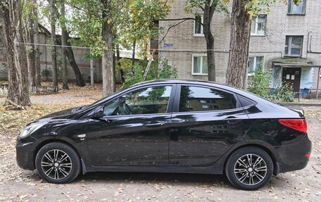 Hyundai Solaris II рестайлинг, 2011 год, 610 000 рублей, 3 фотография
