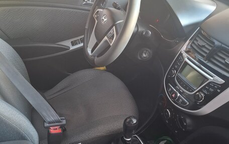Hyundai Solaris II рестайлинг, 2013 год, 800 000 рублей, 5 фотография
