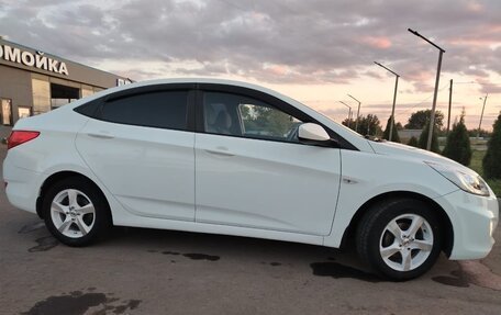 Hyundai Solaris II рестайлинг, 2013 год, 800 000 рублей, 8 фотография