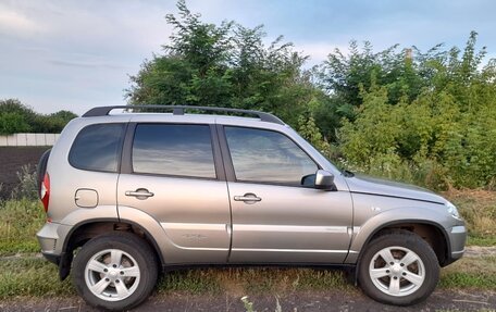 Chevrolet Niva I рестайлинг, 2013 год, 750 000 рублей, 3 фотография