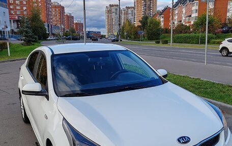 KIA Rio IV, 2019 год, 1 415 000 рублей, 10 фотография