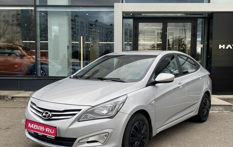 Hyundai Solaris II рестайлинг, 2015 год, 999 000 рублей, 1 фотография