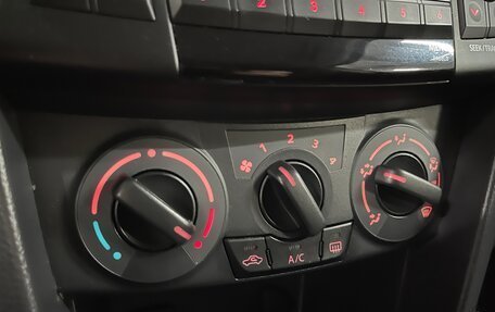 Suzuki Swift IV, 2011 год, 799 000 рублей, 14 фотография