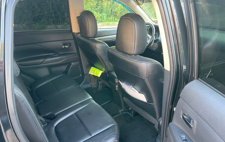 Mitsubishi Outlander III рестайлинг 3, 2012 год, 1 490 000 рублей, 9 фотография