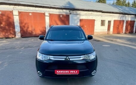 Mitsubishi Outlander III рестайлинг 3, 2012 год, 1 490 000 рублей, 2 фотография
