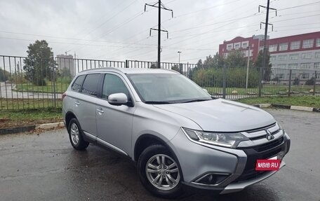 Mitsubishi Outlander III рестайлинг 3, 2016 год, 1 690 000 рублей, 6 фотография