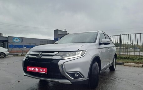 Mitsubishi Outlander III рестайлинг 3, 2016 год, 1 690 000 рублей, 10 фотография