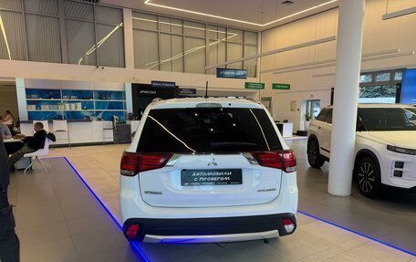 Mitsubishi Outlander III рестайлинг 3, 2015 год, 1 890 000 рублей, 4 фотография