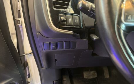 Mitsubishi Outlander III рестайлинг 3, 2015 год, 1 890 000 рублей, 11 фотография