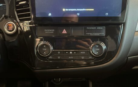 Mitsubishi Outlander III рестайлинг 3, 2015 год, 1 890 000 рублей, 13 фотография