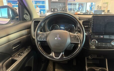 Mitsubishi Outlander III рестайлинг 3, 2015 год, 1 890 000 рублей, 10 фотография