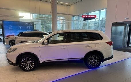 Mitsubishi Outlander III рестайлинг 3, 2015 год, 1 890 000 рублей, 2 фотография