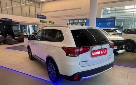 Mitsubishi Outlander III рестайлинг 3, 2015 год, 1 890 000 рублей, 3 фотография