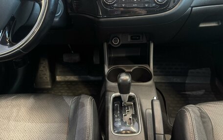 Mitsubishi Outlander III рестайлинг 3, 2015 год, 1 890 000 рублей, 18 фотография