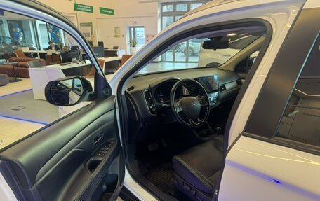 Mitsubishi Outlander III рестайлинг 3, 2015 год, 1 890 000 рублей, 19 фотография