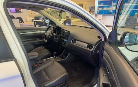 Mitsubishi Outlander III рестайлинг 3, 2015 год, 1 890 000 рублей, 22 фотография