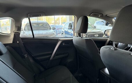 Toyota RAV4, 2017 год, 2 200 000 рублей, 14 фотография