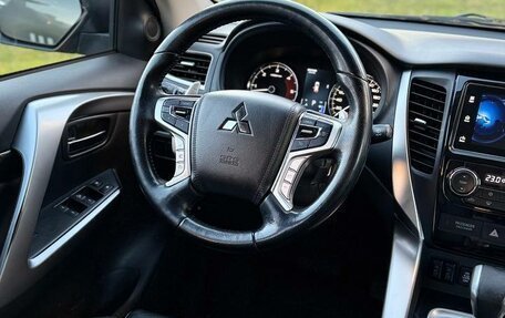 Mitsubishi Pajero Sport III рестайлинг, 2018 год, 1 950 000 рублей, 11 фотография