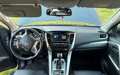 Mitsubishi Pajero Sport III рестайлинг, 2018 год, 1 950 000 рублей, 8 фотография