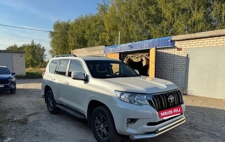 Toyota Land Cruiser Prado 150 рестайлинг 2, 2021 год, 6 550 000 рублей, 2 фотография