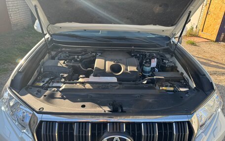 Toyota Land Cruiser Prado 150 рестайлинг 2, 2021 год, 6 550 000 рублей, 11 фотография