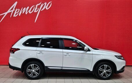 Mitsubishi Outlander III рестайлинг 3, 2016 год, 1 599 000 рублей, 6 фотография