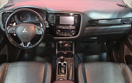 Mitsubishi Outlander III рестайлинг 3, 2016 год, 1 599 000 рублей, 9 фотография