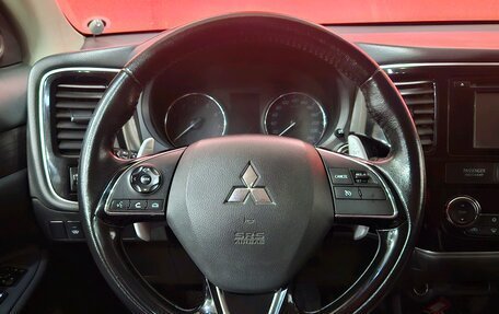 Mitsubishi Outlander III рестайлинг 3, 2016 год, 1 599 000 рублей, 12 фотография