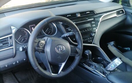 Toyota Camry, 2020 год, 2 100 000 рублей, 4 фотография
