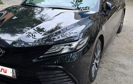 Toyota Camry, 2023 год, 3 620 000 рублей, 2 фотография