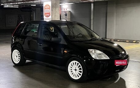 Ford Fiesta, 2004 год, 439 000 рублей, 2 фотография